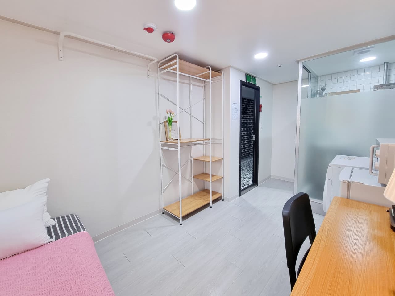 Suite Room (Deposit 200,000 won) — photo 2 of 4