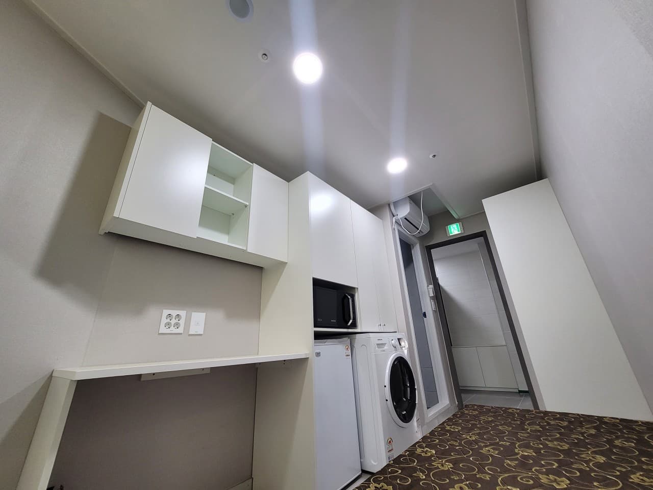 Standard Room (Deposit: 200,000 KRW) — photo 9 of 9