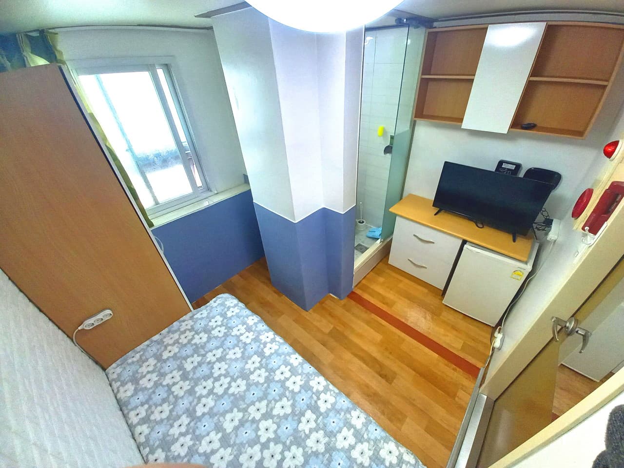 Standard Room 320,000–370,000 KRW — photo 1 of 16
