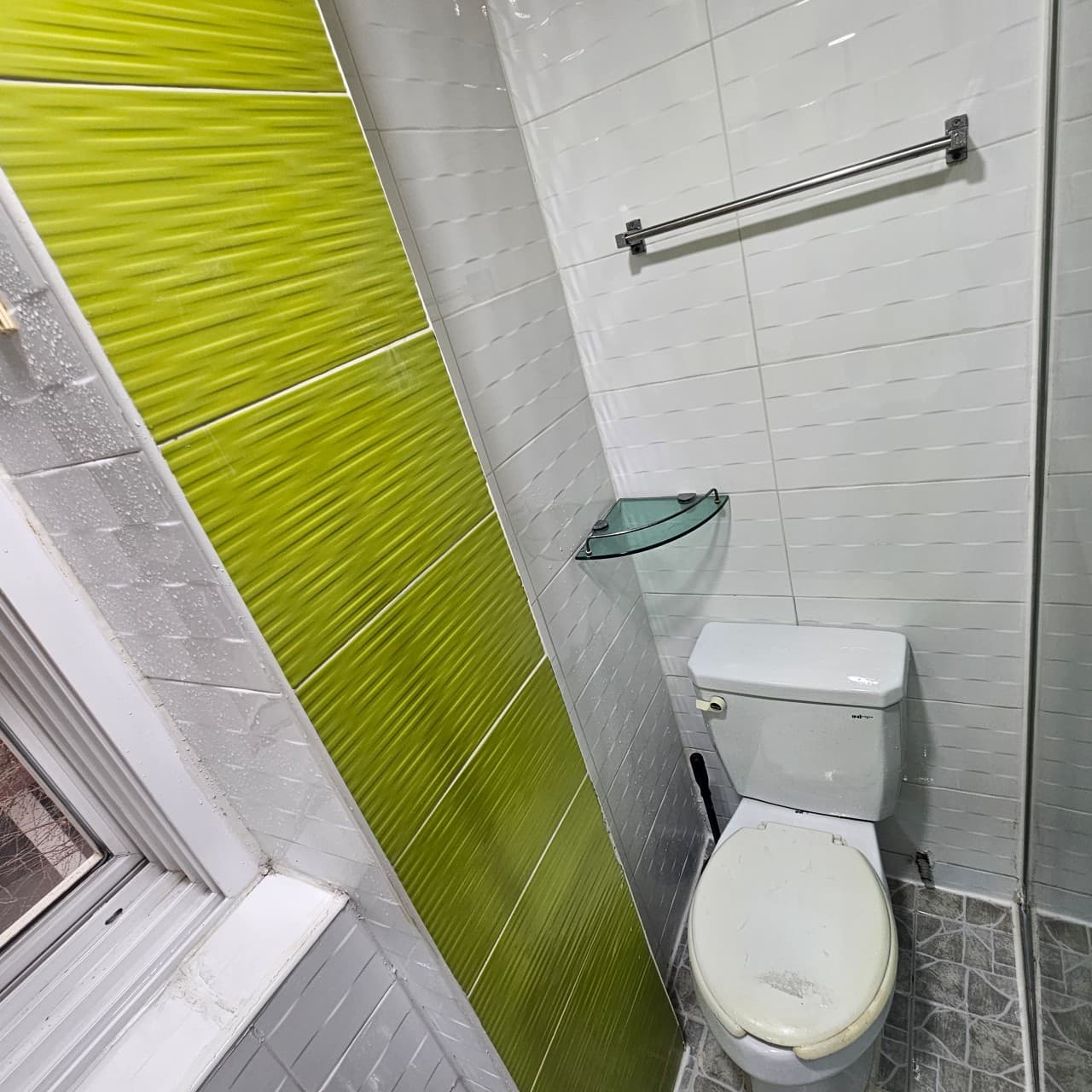 Exterior Window Room (Deposit 100,000 Won) — photo 1 of 2