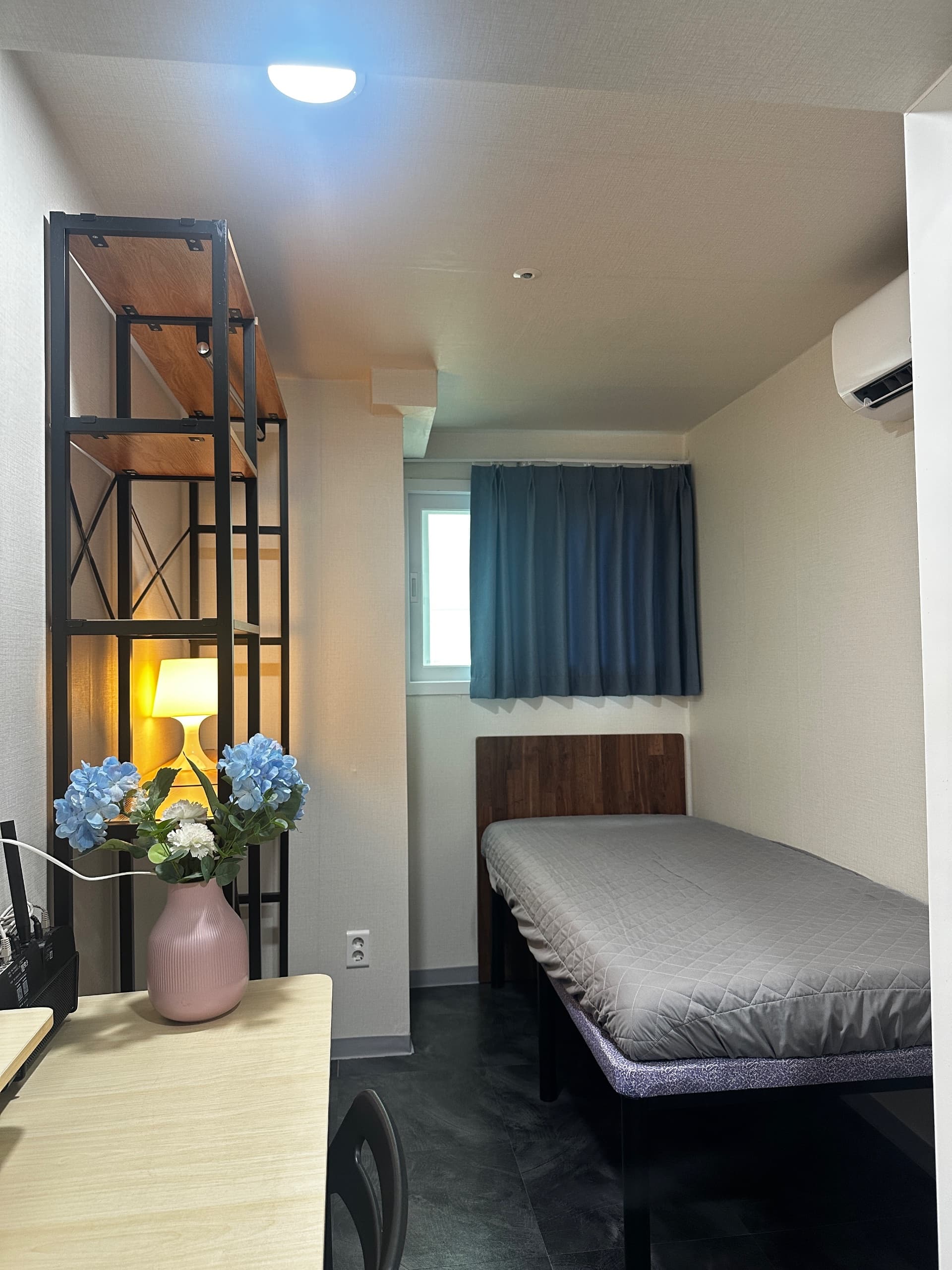 Room406 — photo 1 of 4