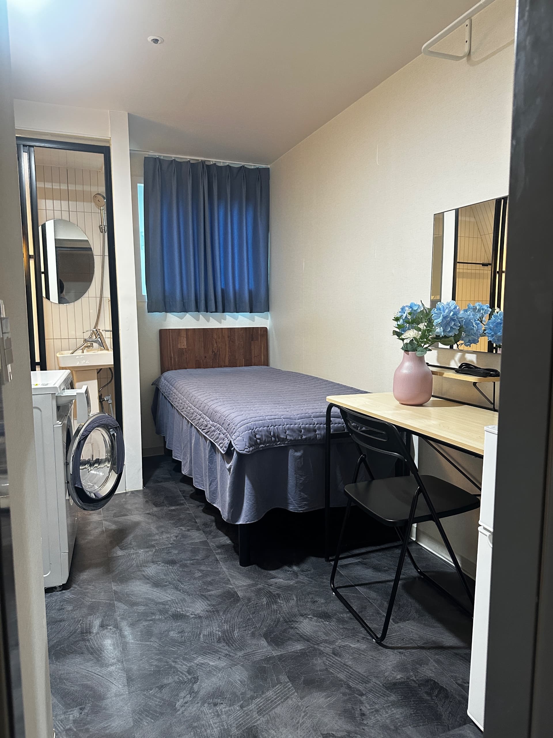 Room414 — photo 2 of 5