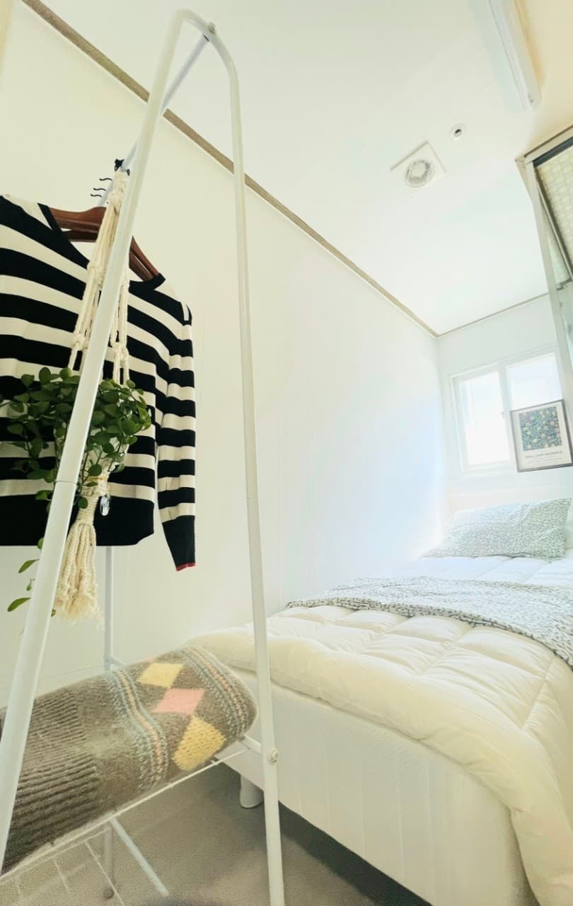 Deluxe Room A (Studio, Window Side) - Deposit 200,000 KRW — photo 2 of 3