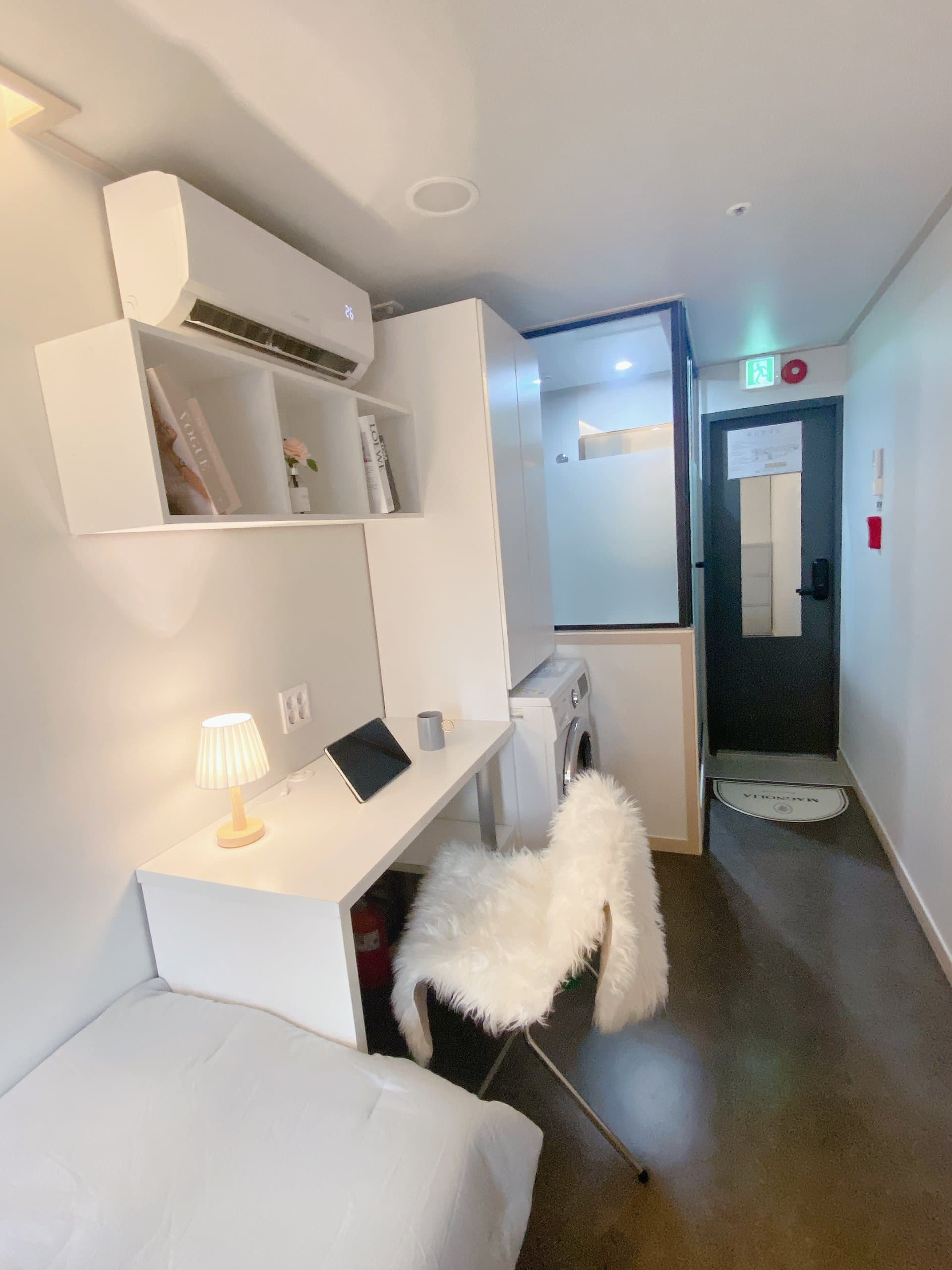 Deluxe Room — photo 6 of 6