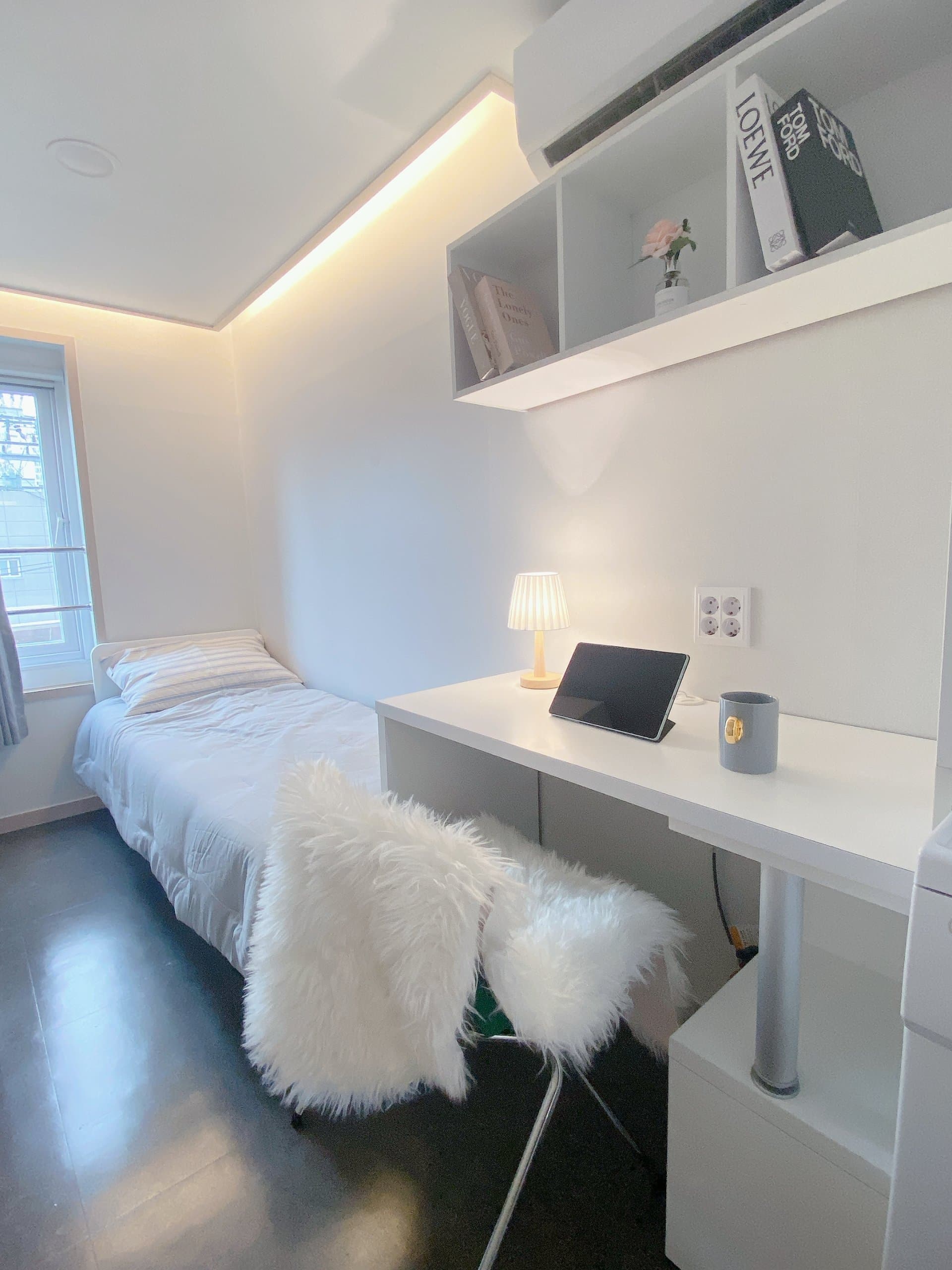 Deluxe Room — photo 2 of 6