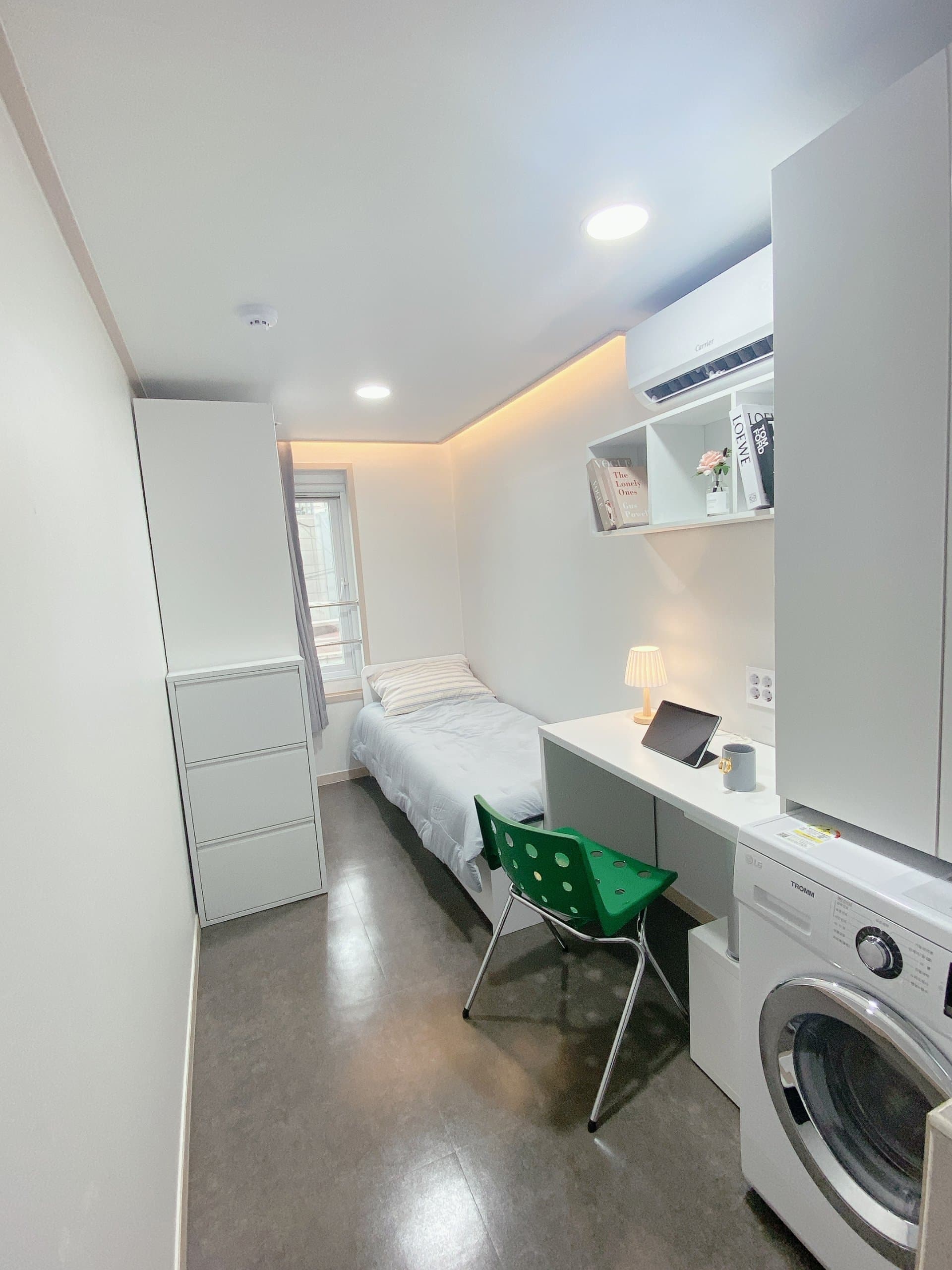 Deluxe Room — photo 1 of 6