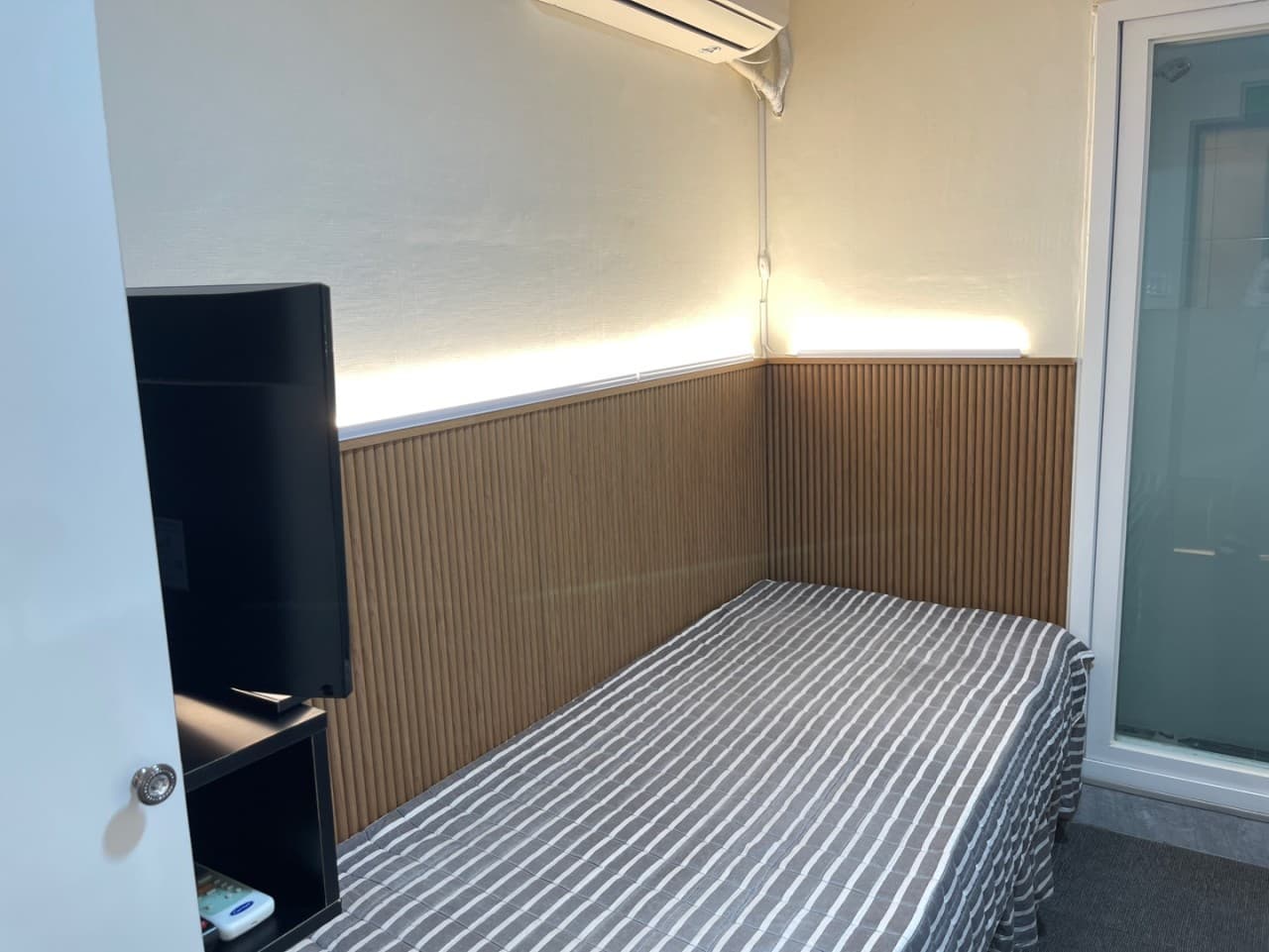 S (Studio with Exterior Window) - Deposit 150,000 KRW — photo 5 of 5