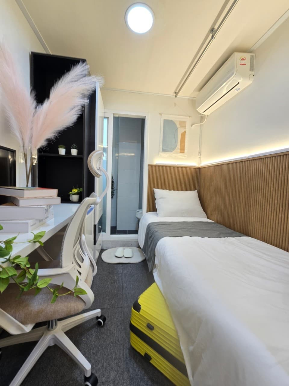 A (Studio with Exterior Window) -- Deposit 150,000 KRW — photo 1 of 11