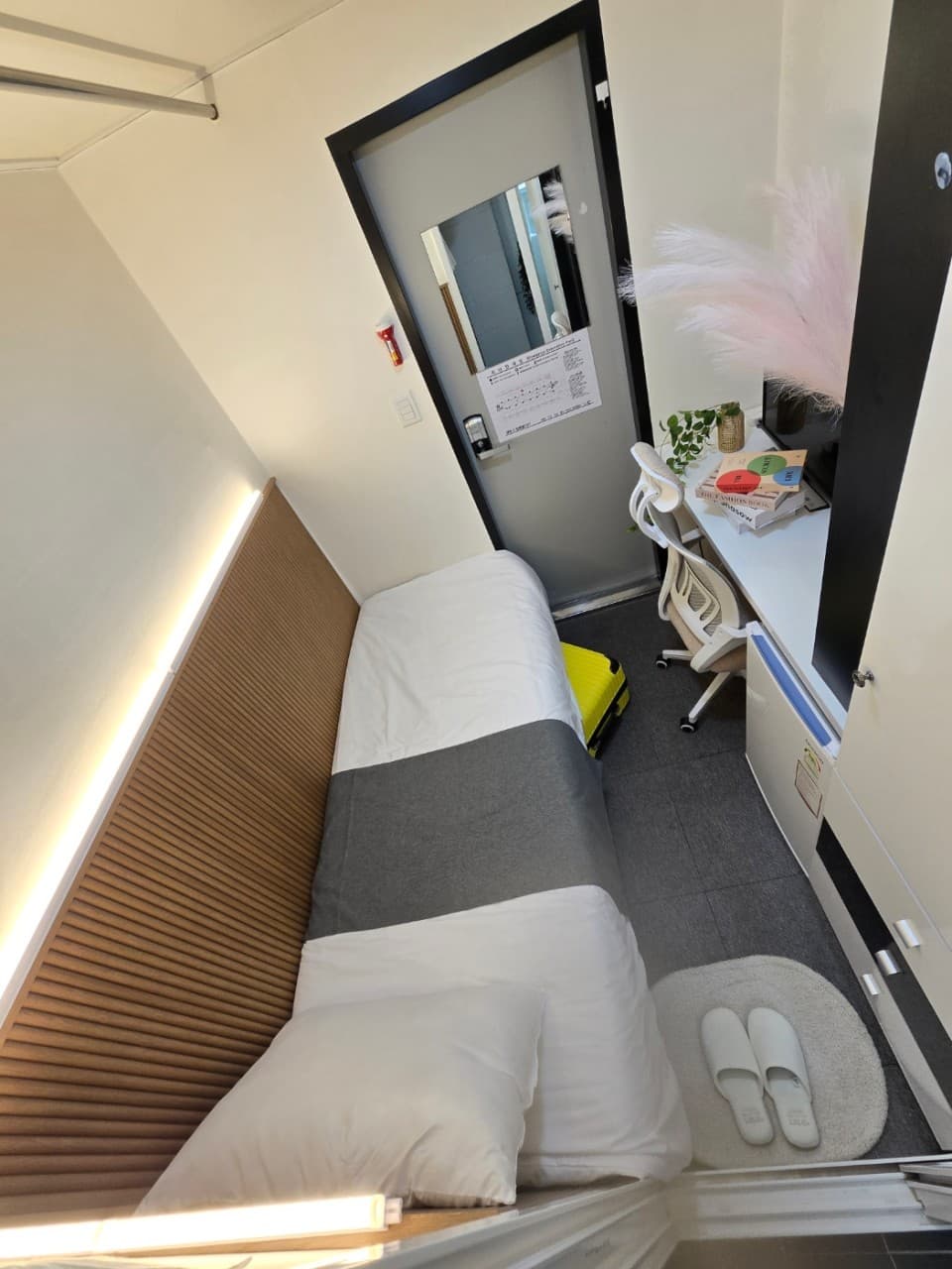 A (Studio with Exterior Window) -- Deposit 150,000 KRW — photo 2 of 11