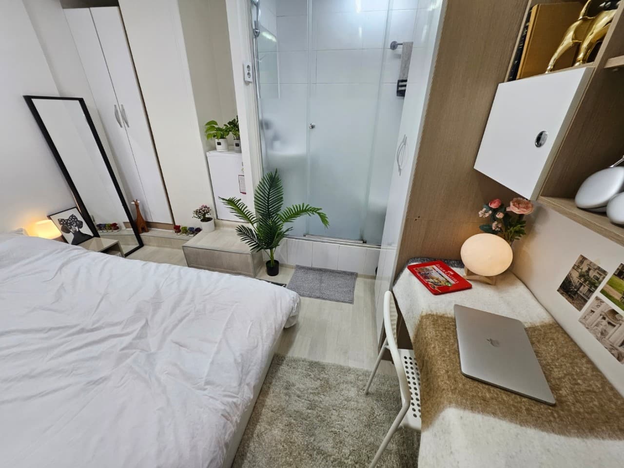 Room B — photo 1 of 22