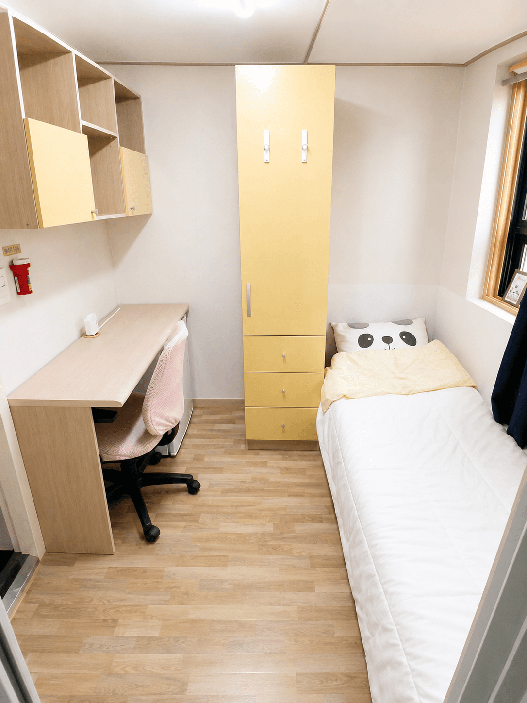 Deluxe Room with Exterior Window (Private Bathroom) — photo 1 of 3