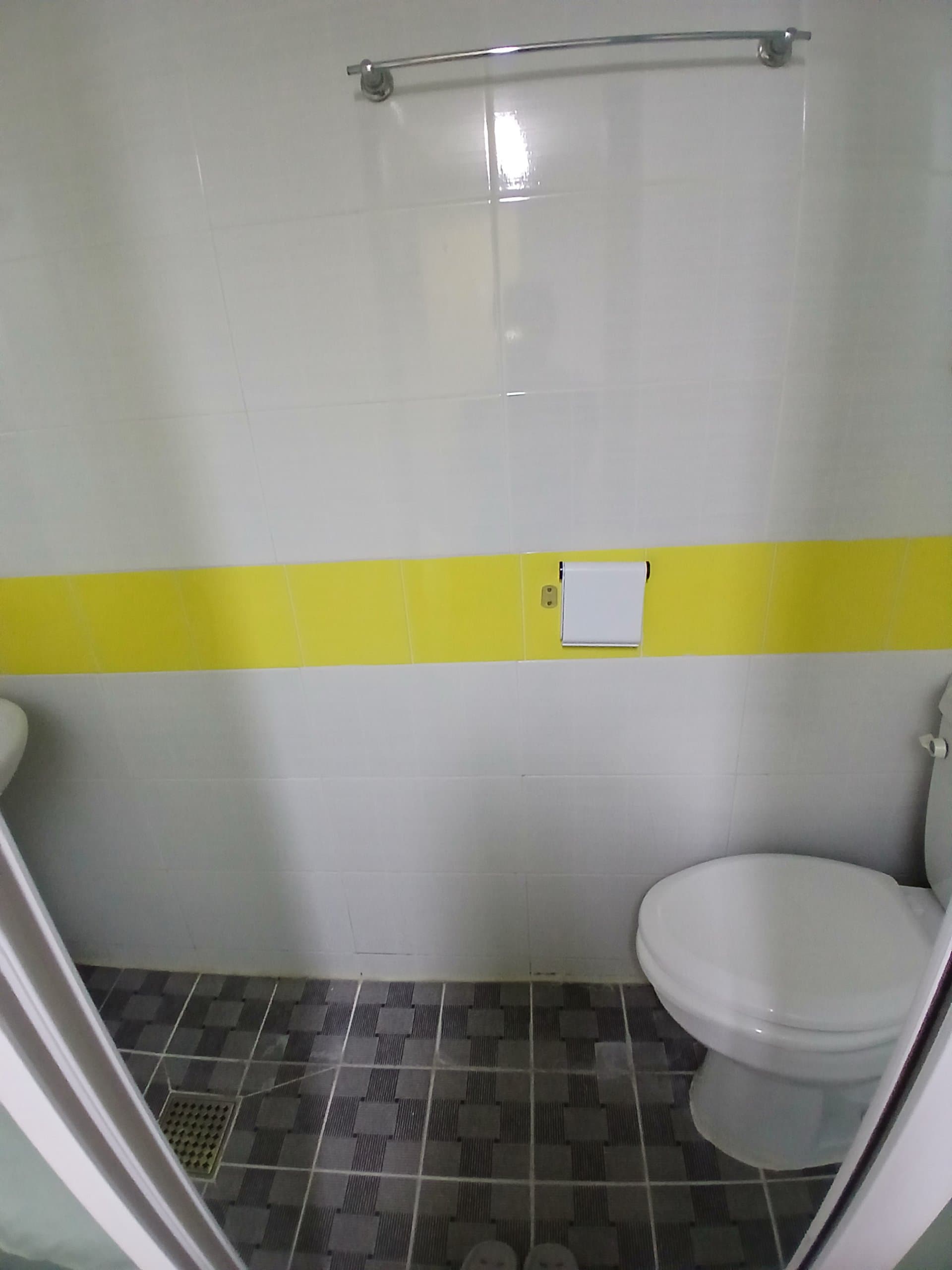 Deluxe Room with Exterior Window (Private Bathroom) — photo 3 of 3