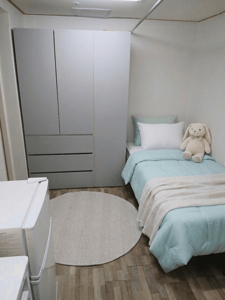 Superior Room with Interior Window (Private Bathroom) — photo 1 of 3