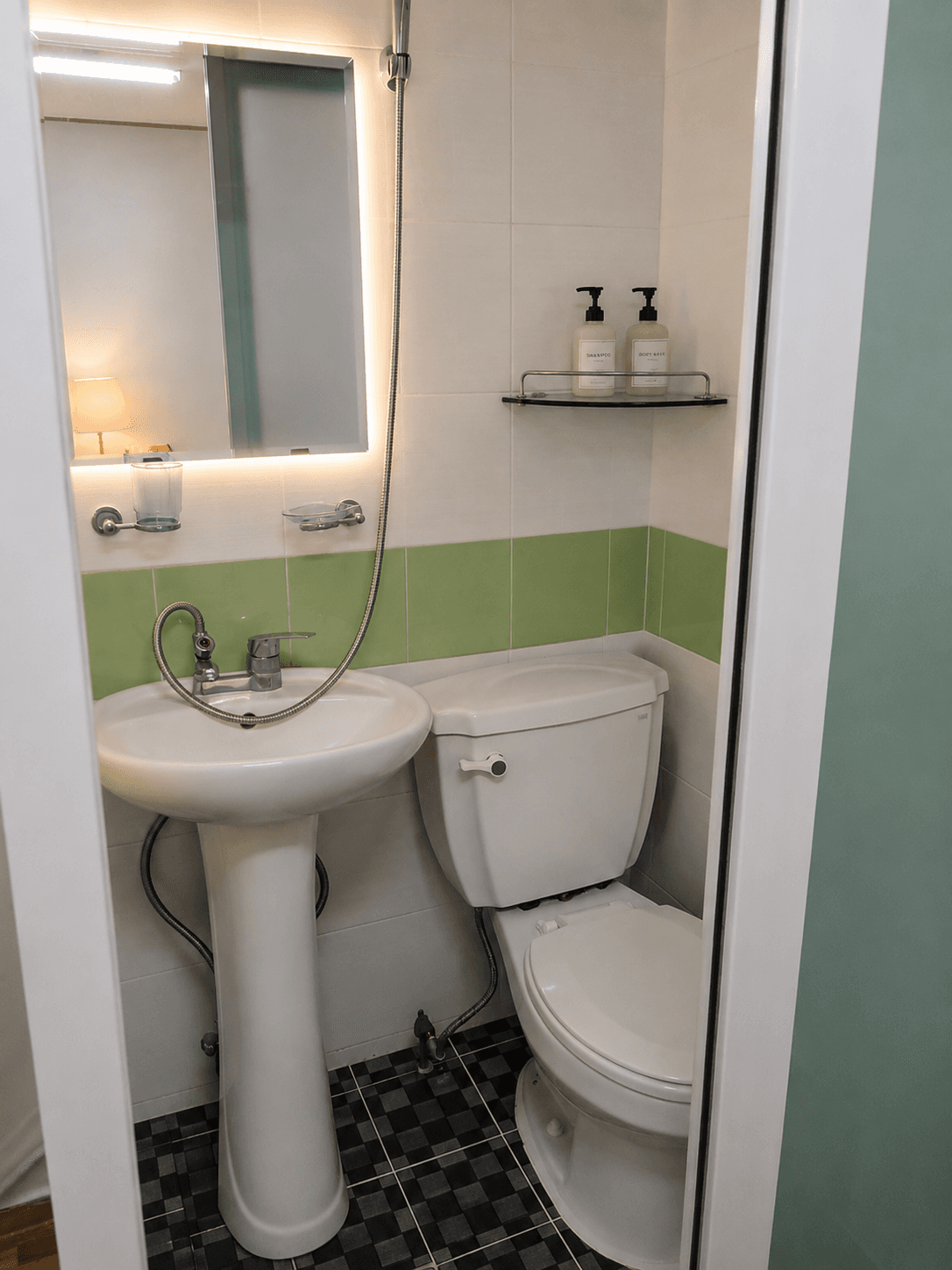 Superior Room with Interior Window (Private Bathroom) — photo 2 of 3