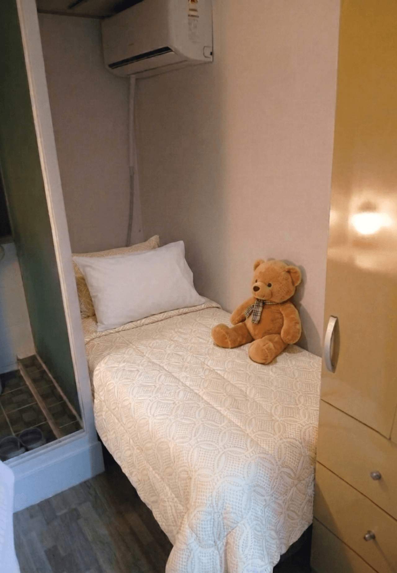 Standard Room with Exterior Window (South-Facing) — photo 2 of 2