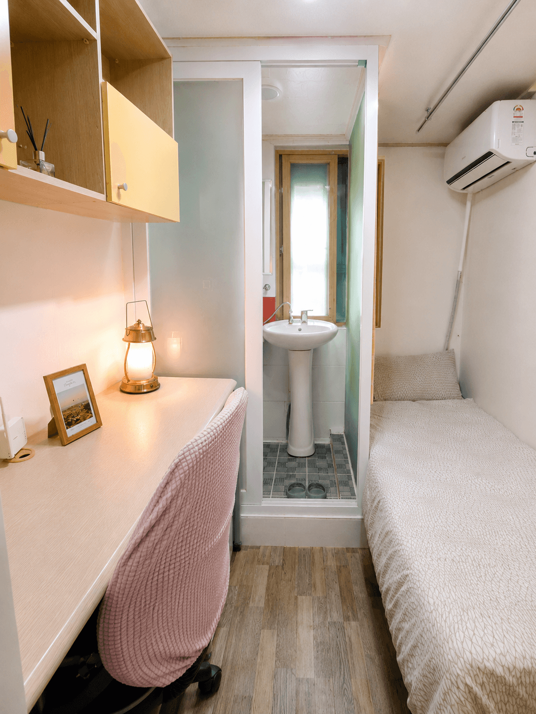 Standard Room with Exterior Window (South-Facing) — photo 1 of 2