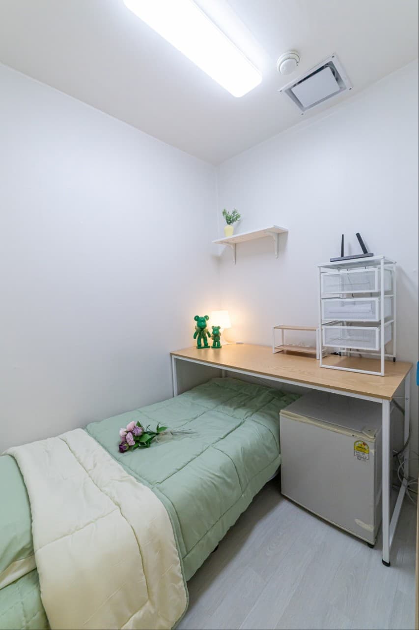 Mini Room / Interior Window — photo 3 of 3