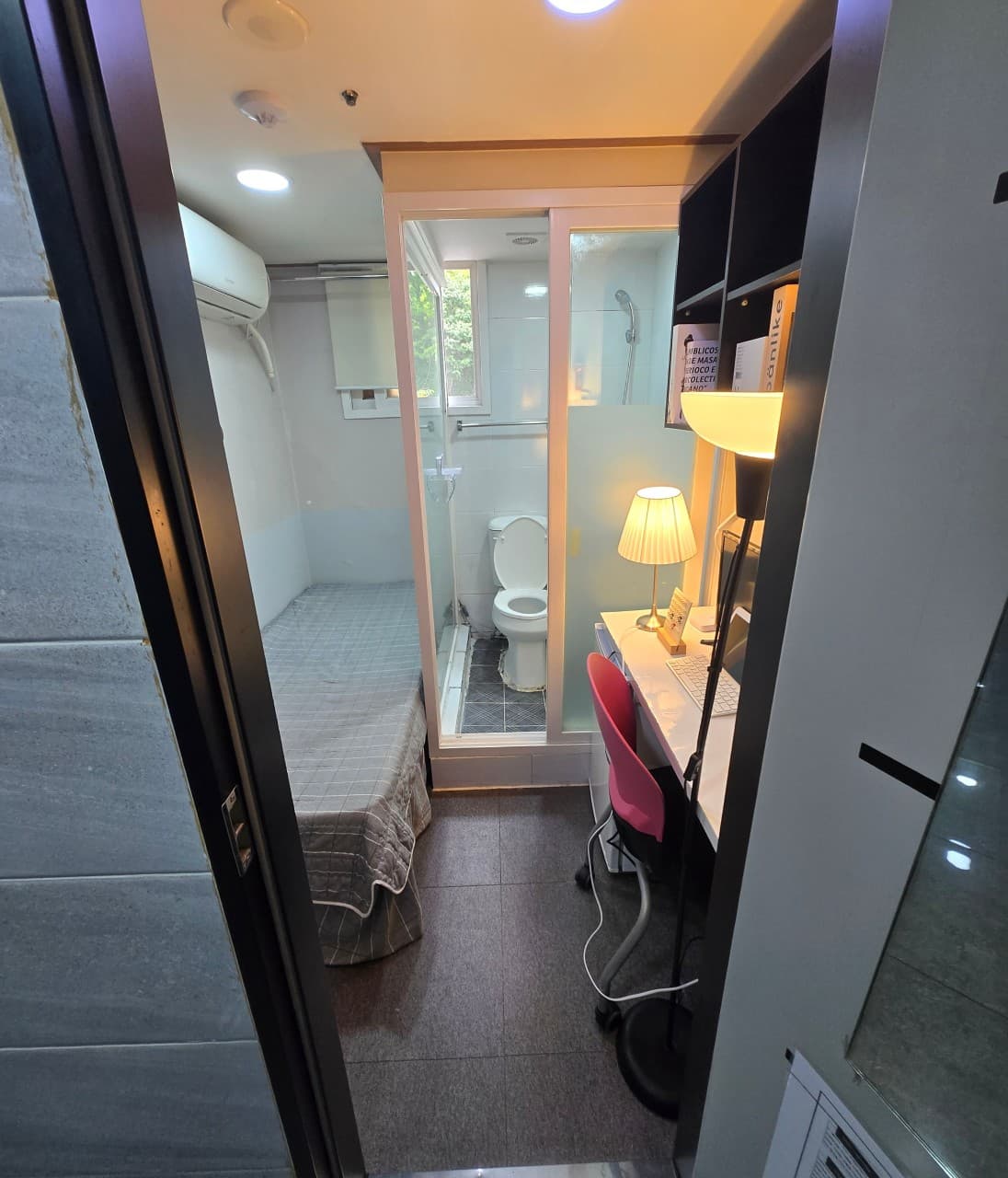 Studio with Exterior Window (Deposit 100,000 KRW) — photo 2 of 2
