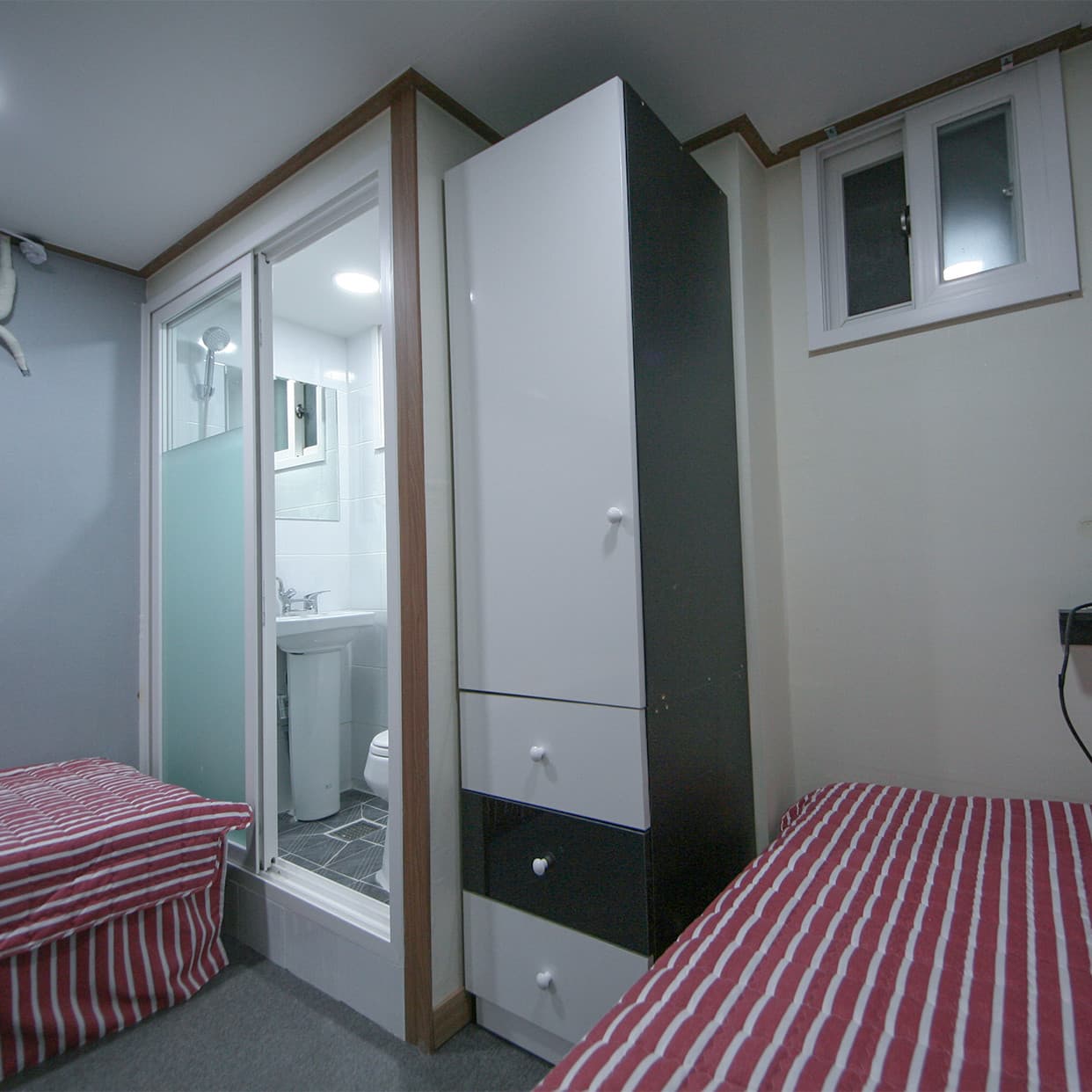 Double Room (Deposit 100,000 won) — photo 2 of 6