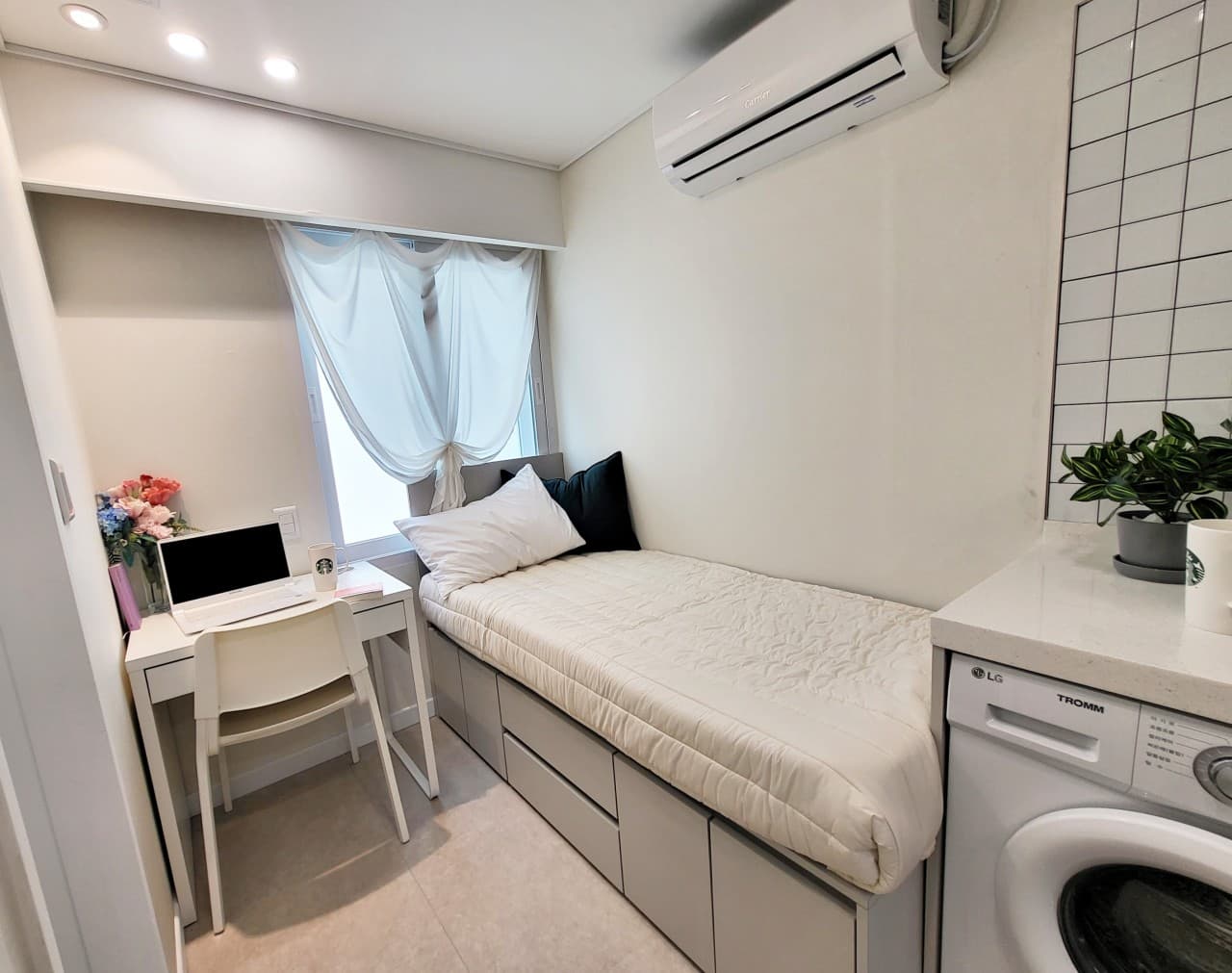 Room B (Studio Type) -- Deposit 300,000 Won — photo 2 of 11
