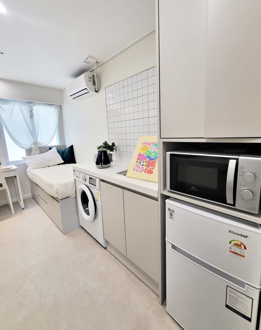 Room B (Studio Type) -- Deposit 300,000 Won — photo 1 of 11