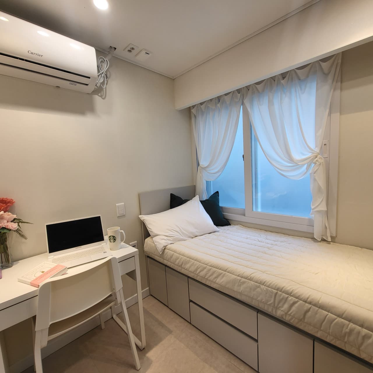 Room C (Studio Type) -- Deposit 300,000 won — photo 2 of 6