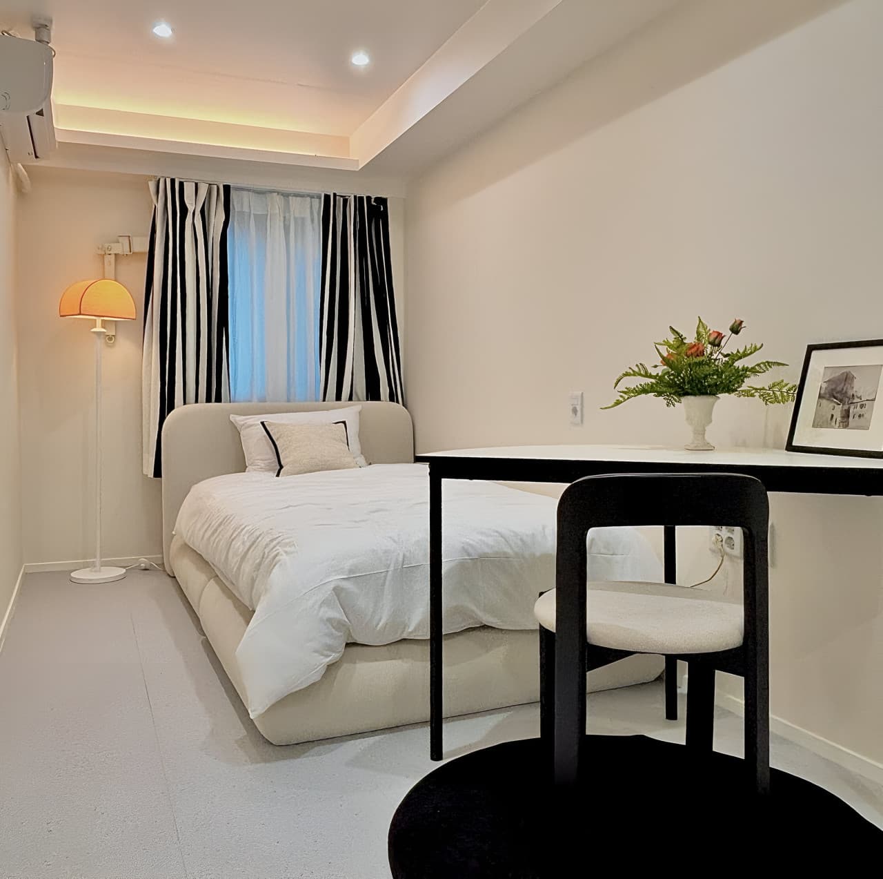 Room 403 (Deposit: 500,000 won) — photo 1 of 6