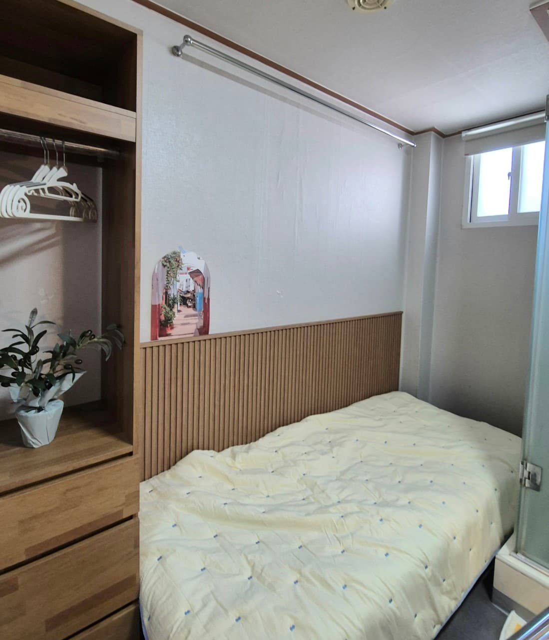 Exterior Window Standard (Deposit 100,000 KRW) — photo 2 of 15