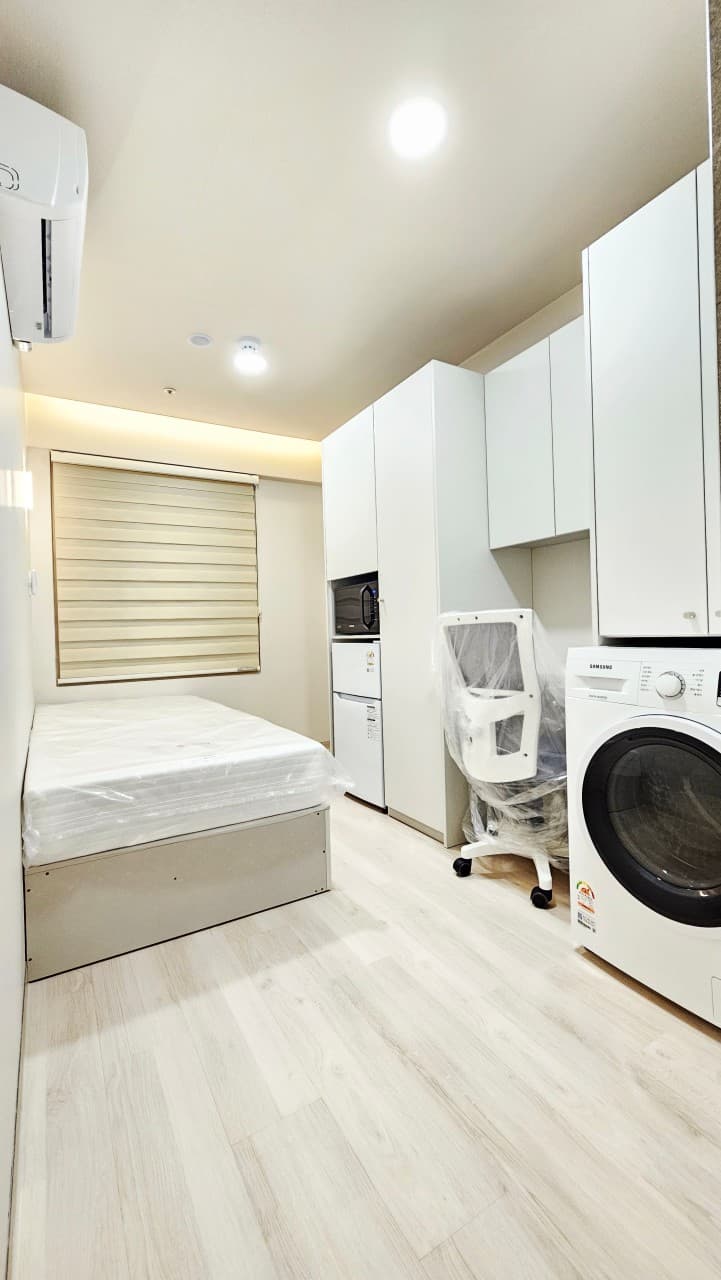 Standard B (Deposit 300,000 won) — photo 2 of 6