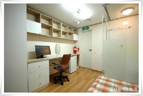 Single Room (Interior Window) — photo 2 of 3