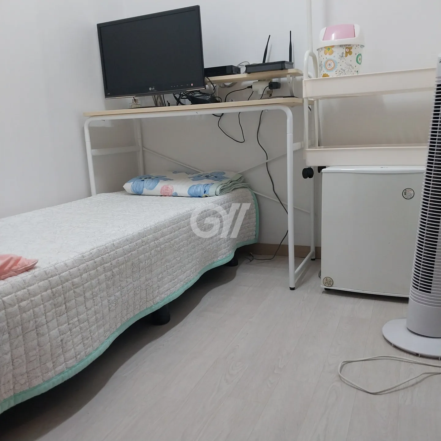Mini Room (Monthly Rent 290,000–350,000 KRW) — photo 1 of 2