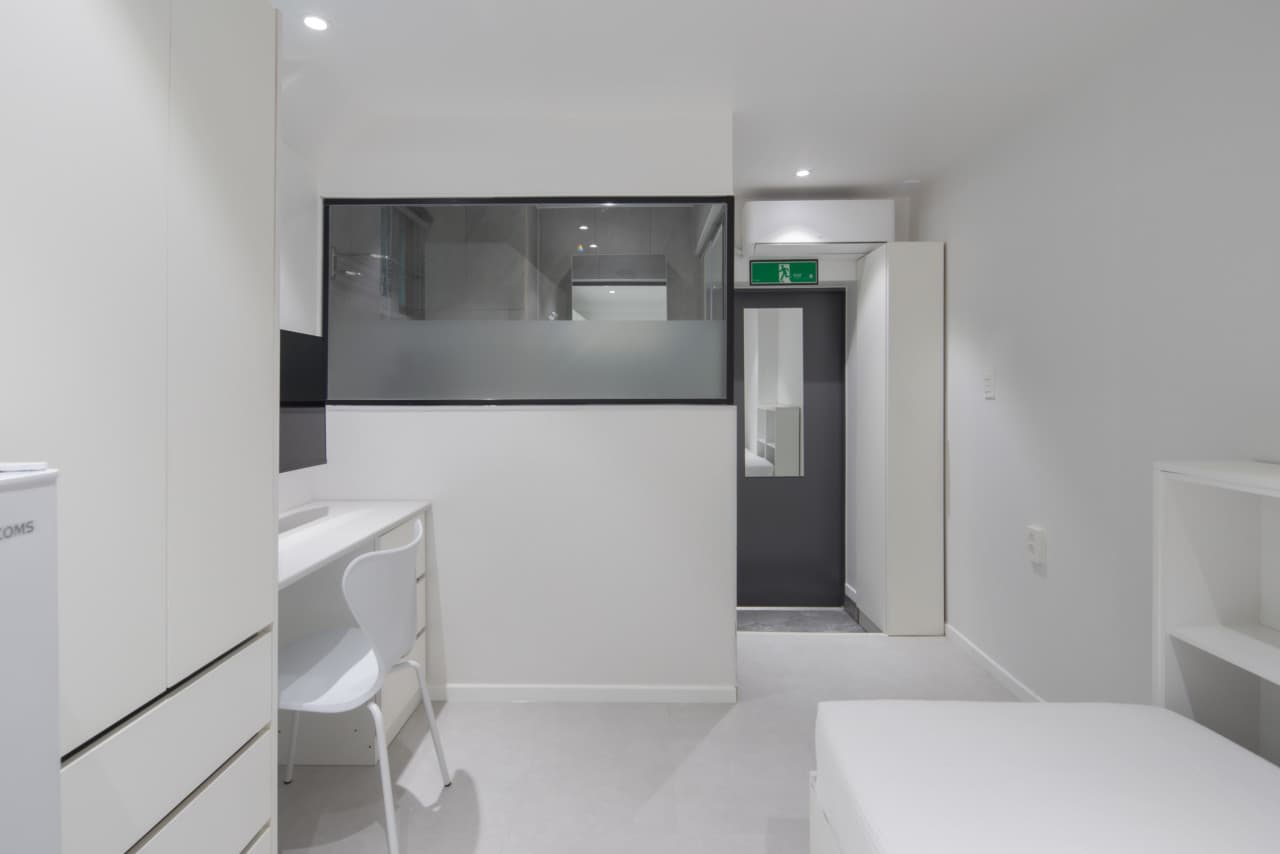 Suite Room (Deposit 200,000 KRW) — photo 1 of 4