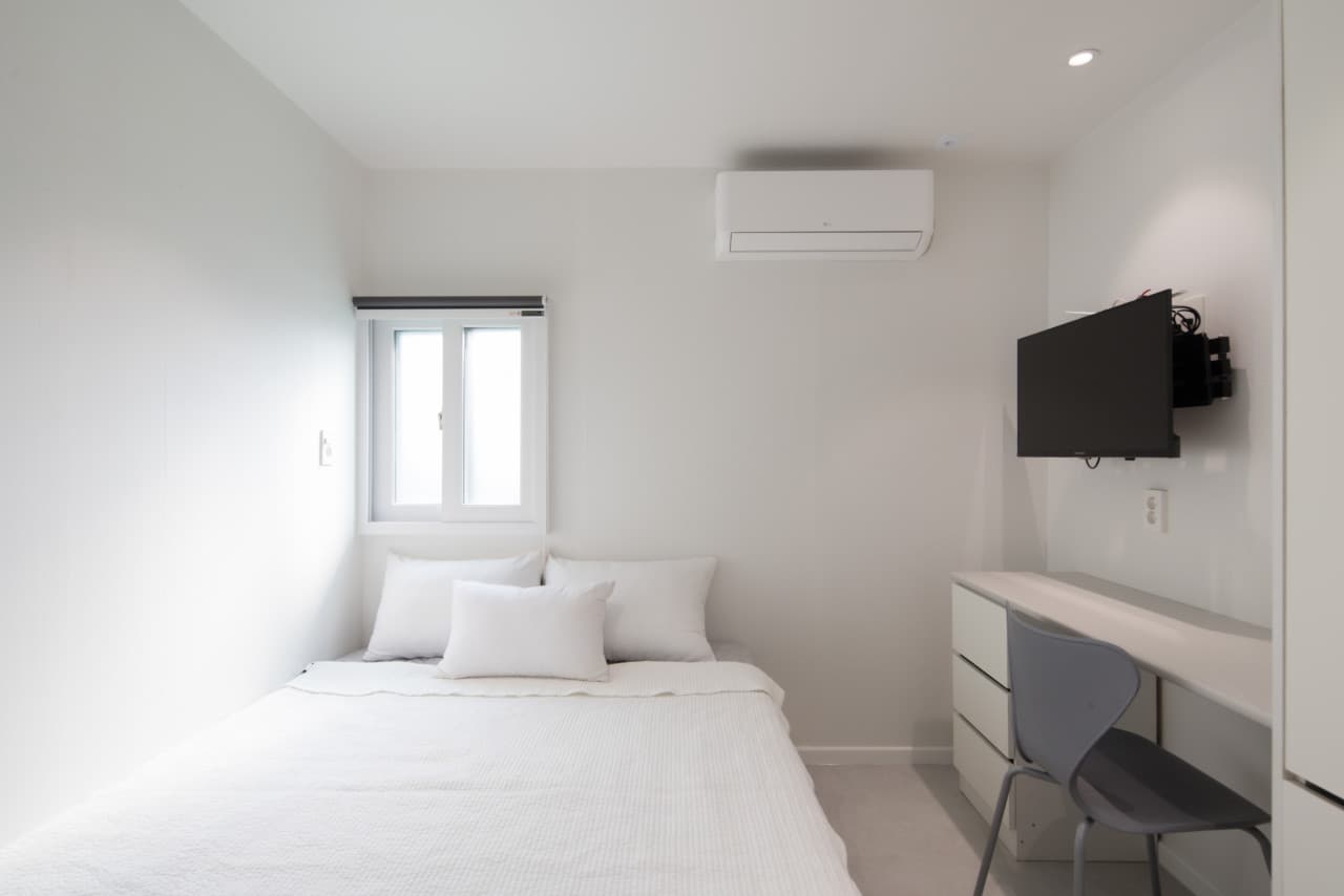 King Suite Room (Deposit 200,000 KRW) — photo 3 of 3