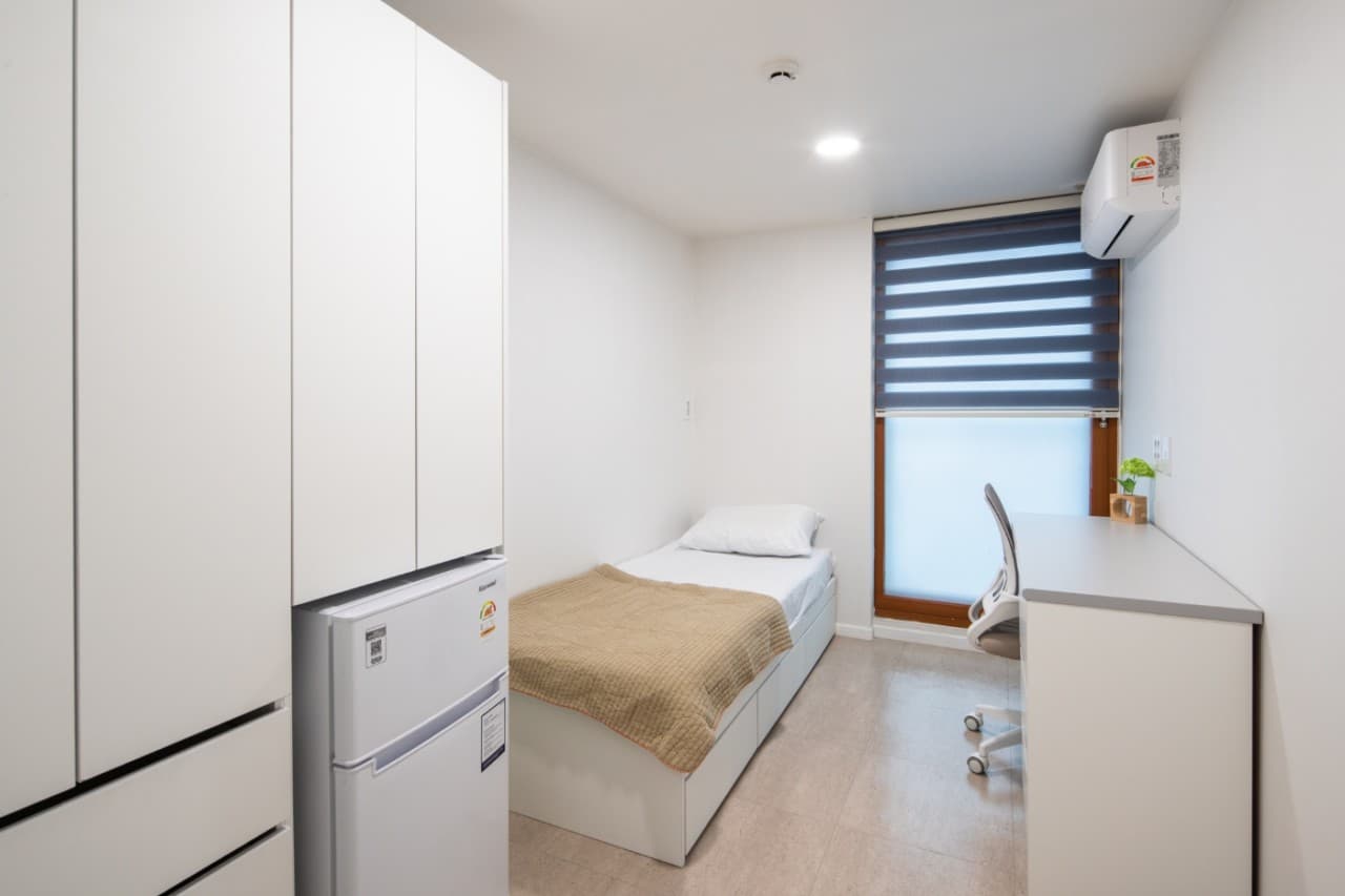 Suite Room (Deposit 100,000 Won) — photo 2 of 3