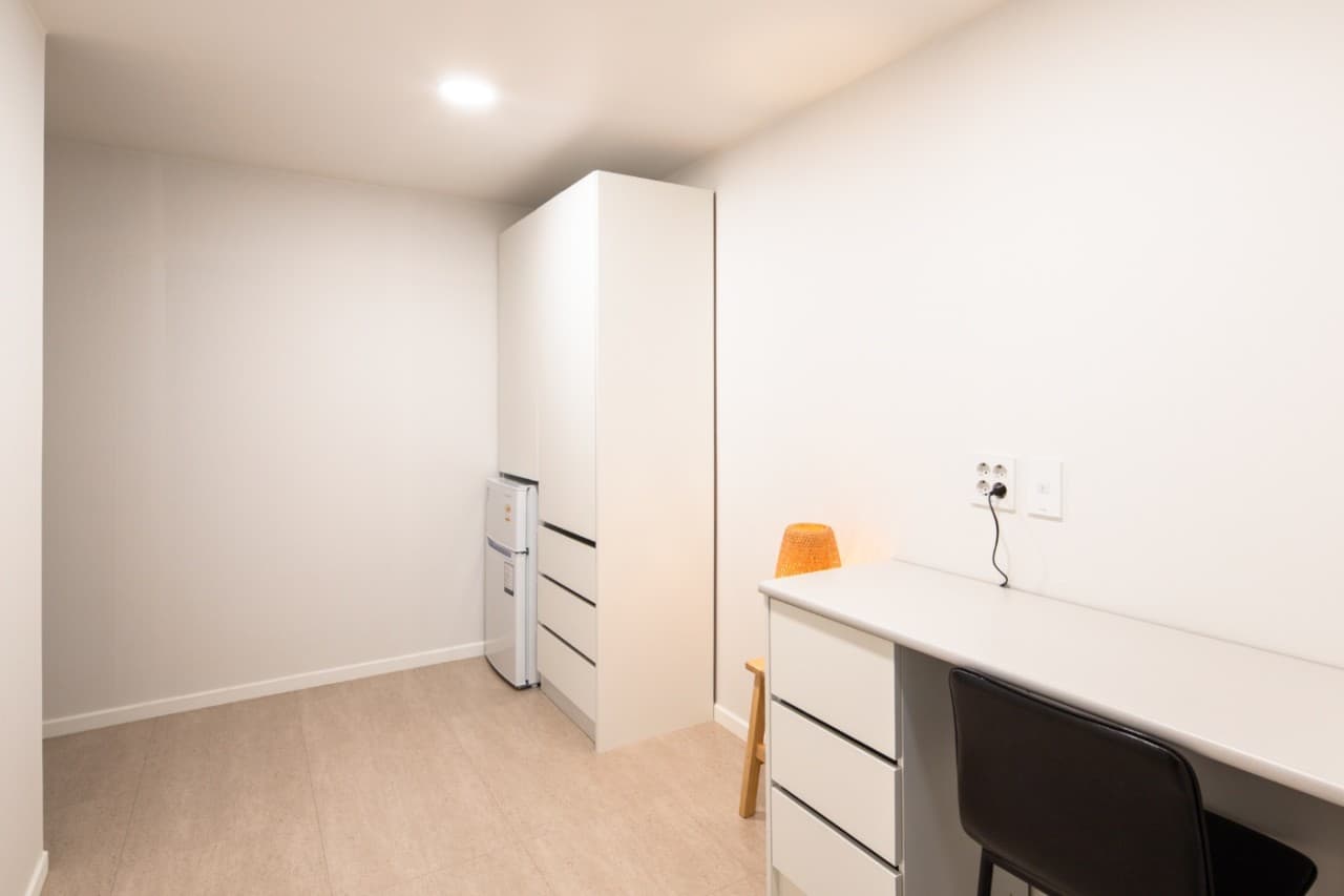 Suite Room (Mini Room) -- Deposit 100,000 Won — photo 1 of 3