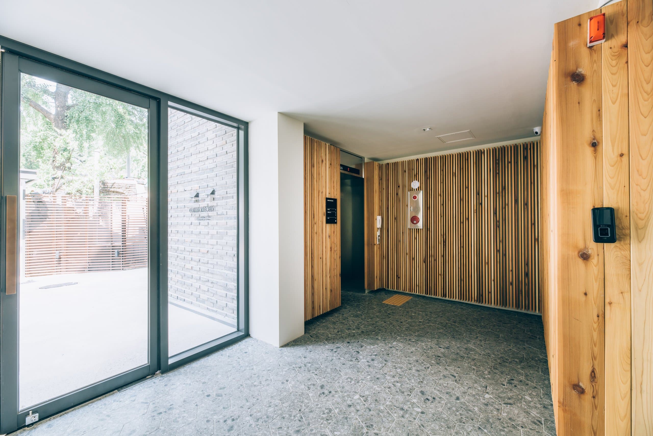 Men-Only Co-Living House - Single Rooms Available / 10-Min Walk from Seoul Station (Near Hongdae, Mapo, Sinchon)