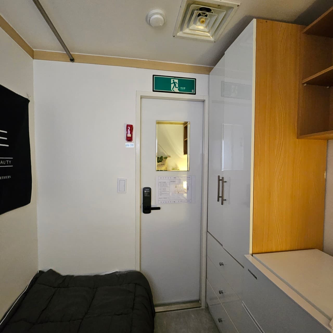 Mini Room Interior Window (Deposit 100,000 KRW) โ photo 1 of 2