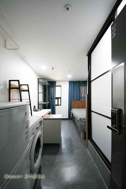 Larger Room (Deposit 200,000 Won) — photo 7 of 7