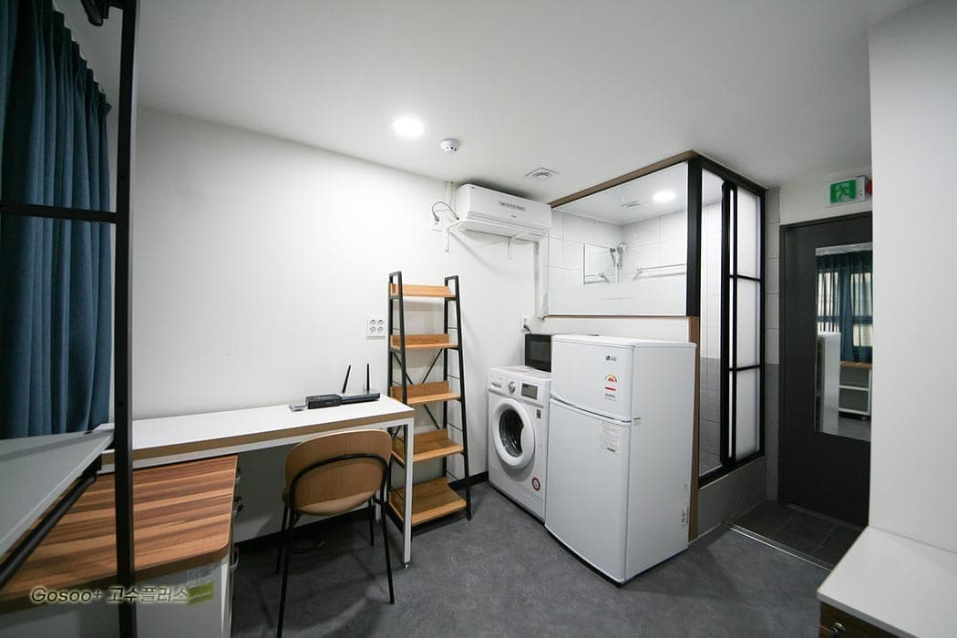 Large Room (Deposit 200,000 KRW) — photo 1 of 8