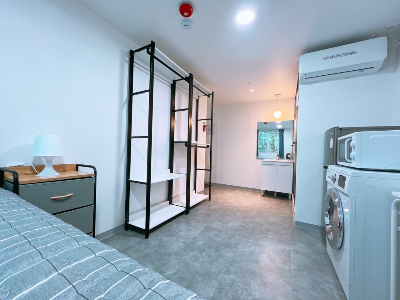 Medium Room (Deposit 300,000 KRW) — photo 2 of 3
