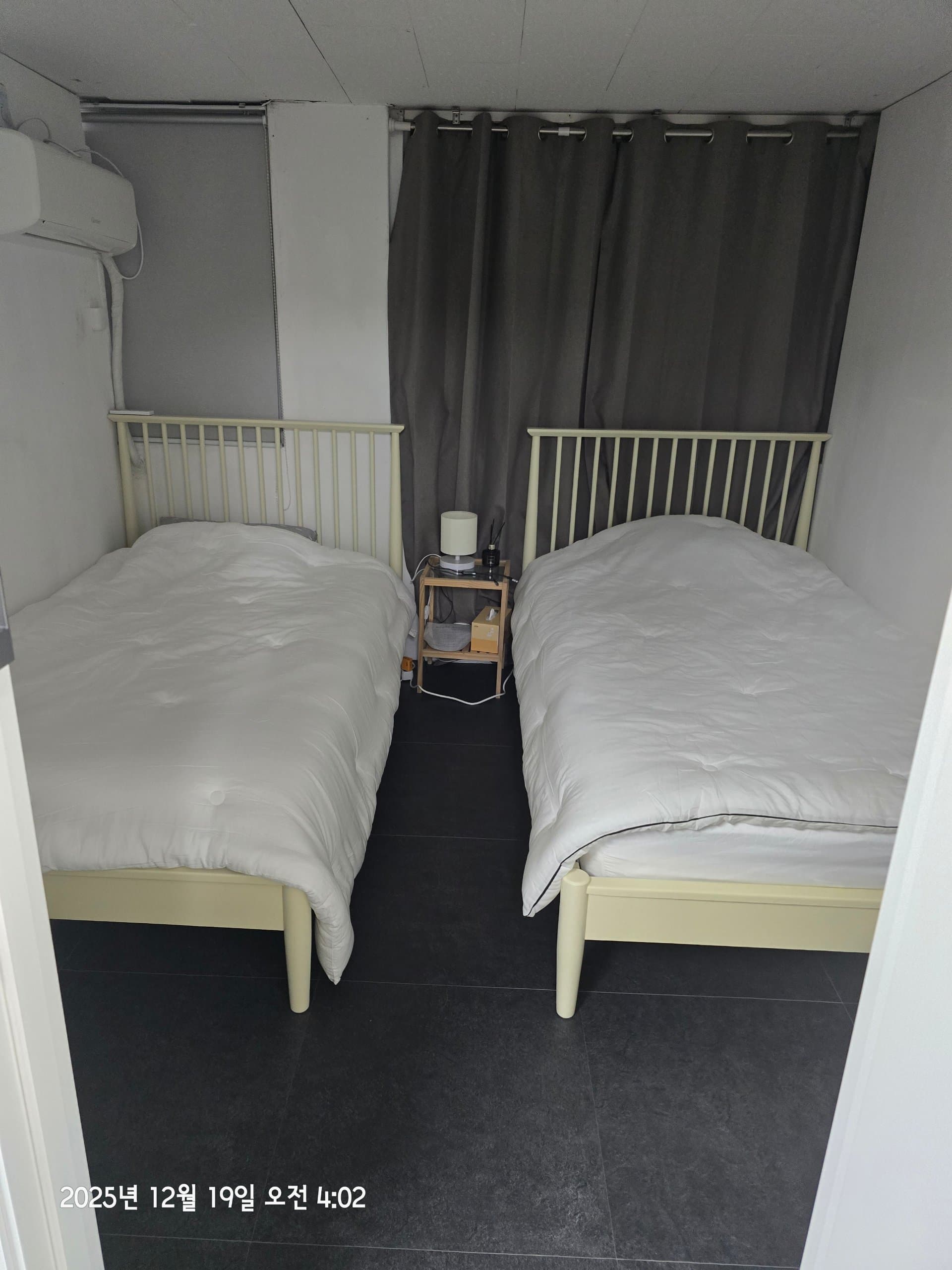 Room 2 — photo 2 of 3