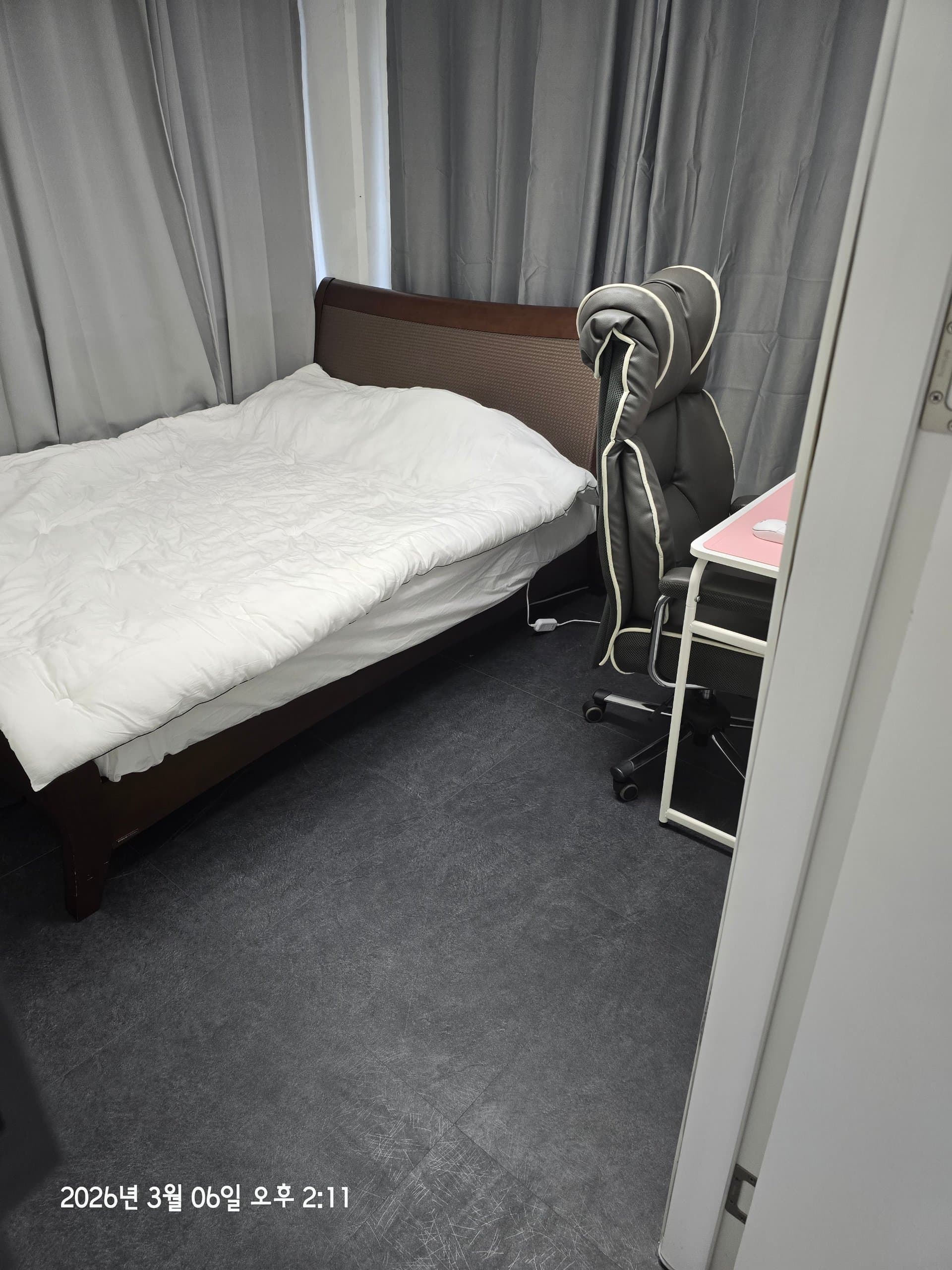 Room 3 — photo 2 of 3