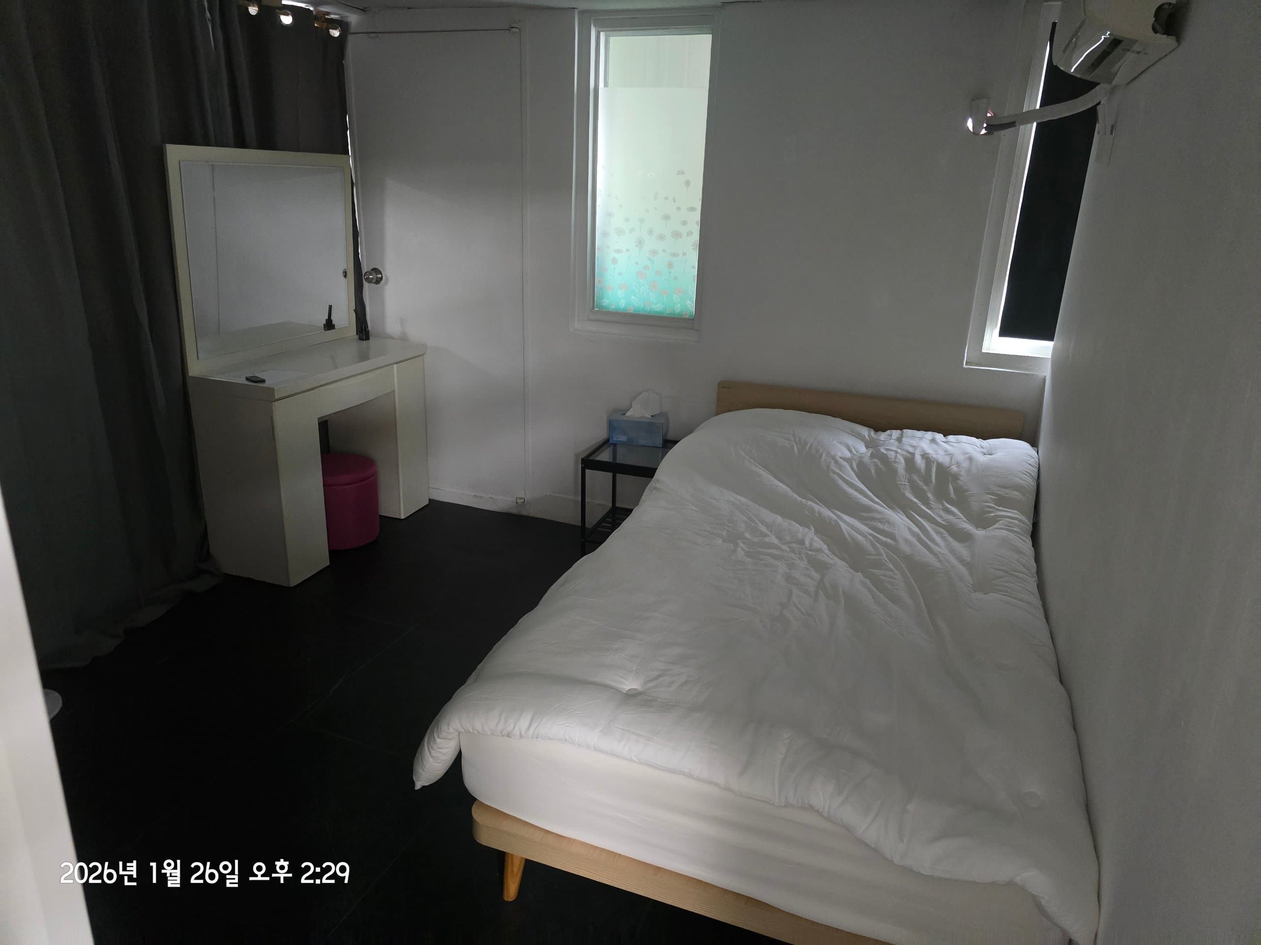 Room 6 — photo 1 of 3