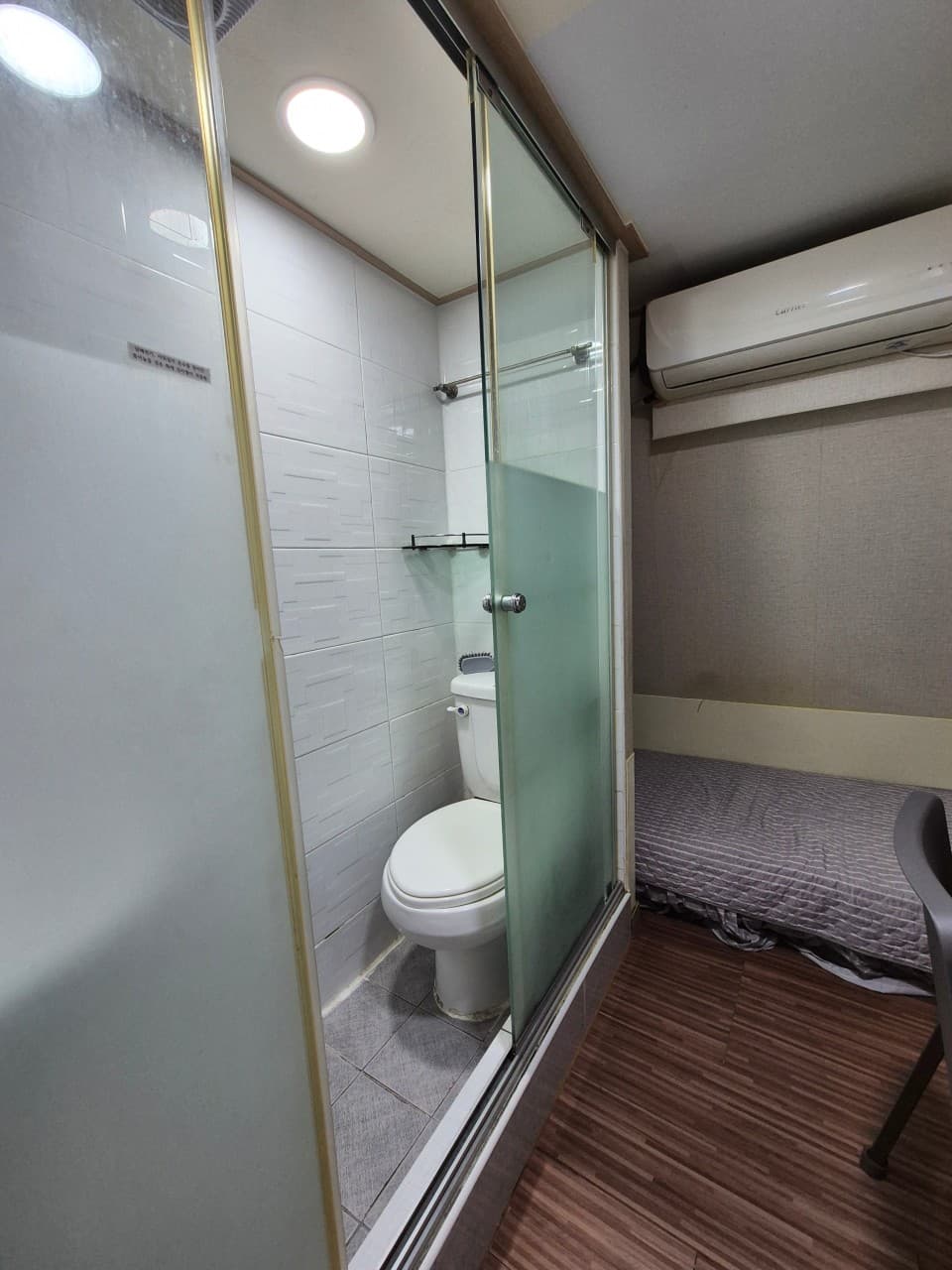 Outer Window Room C (Deposit 100,000 KRW) — photo 2 of 2
