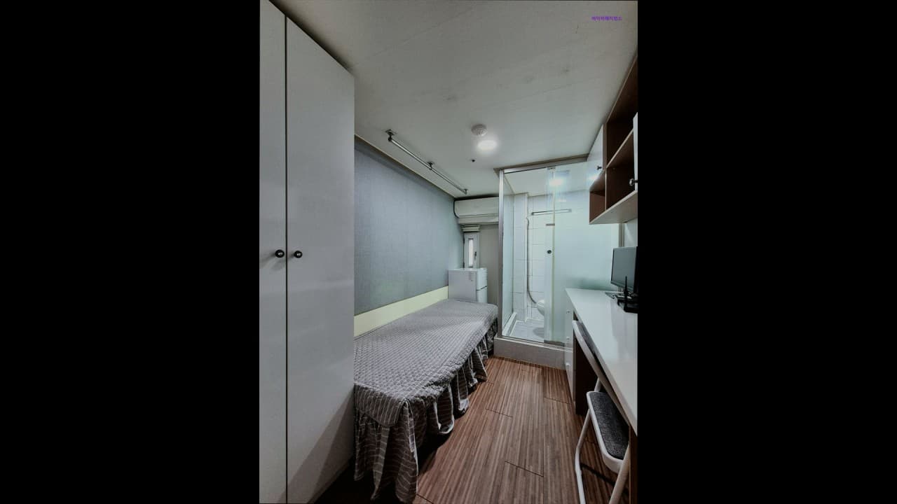 Inside Window Room (Deposit: 100,000 won) — photo 1 of 2