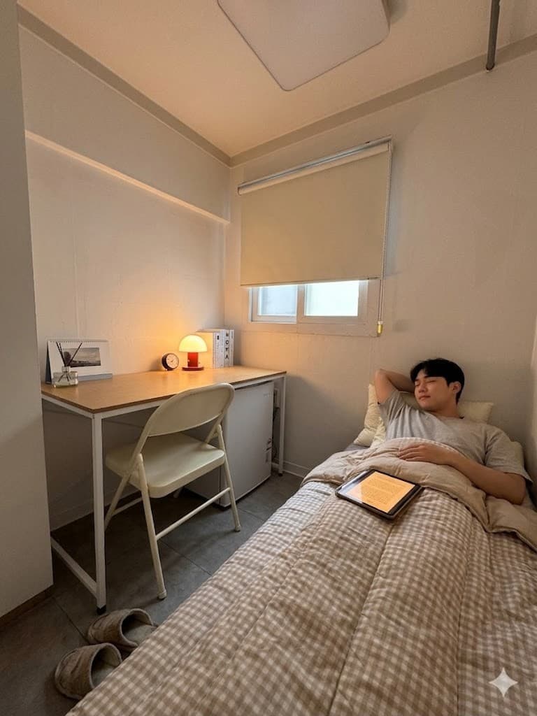 Mini Room (Exterior Window) -- Deposit 50,000 KRW โ photo 1 of 8