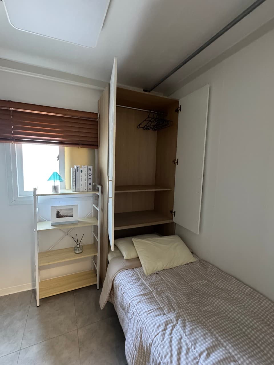Mini Room (Exterior Window) -- Deposit 50,000 KRW โ photo 8 of 8