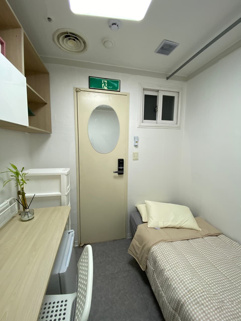 Mini Room (Inner Window)--Deposit (50,000 Won) โ photo 1 of 20