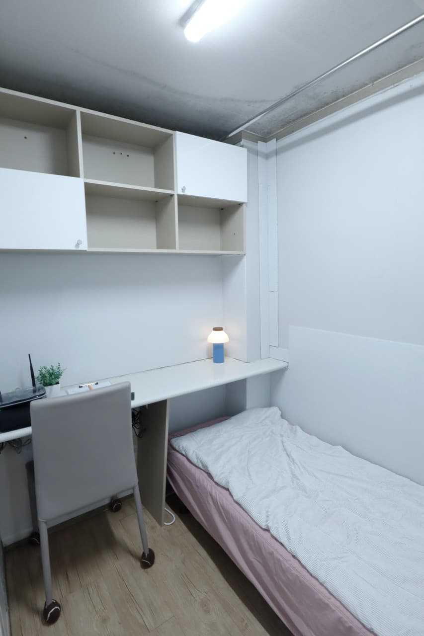 Inner Window Studio (Standard) - Deposit 100,000 KRW — photo 3 of 3