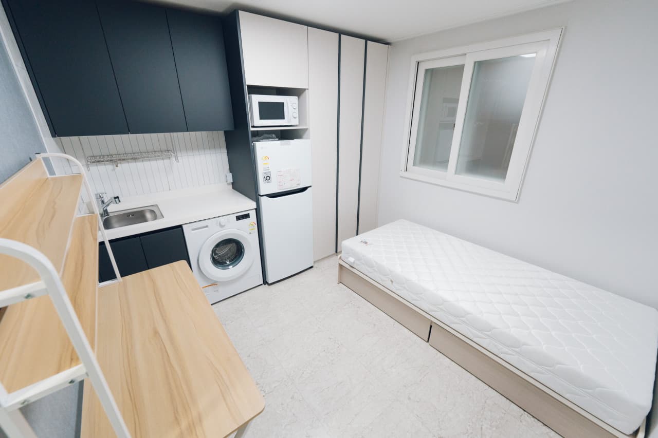 Fully Furnished Premium Room (Deposit: 300,000 KRW) — photo 1 of 14